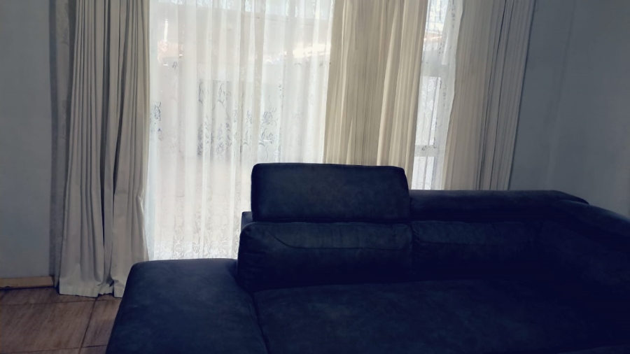 5 Bedroom Property for Sale in Ilitha Park Western Cape